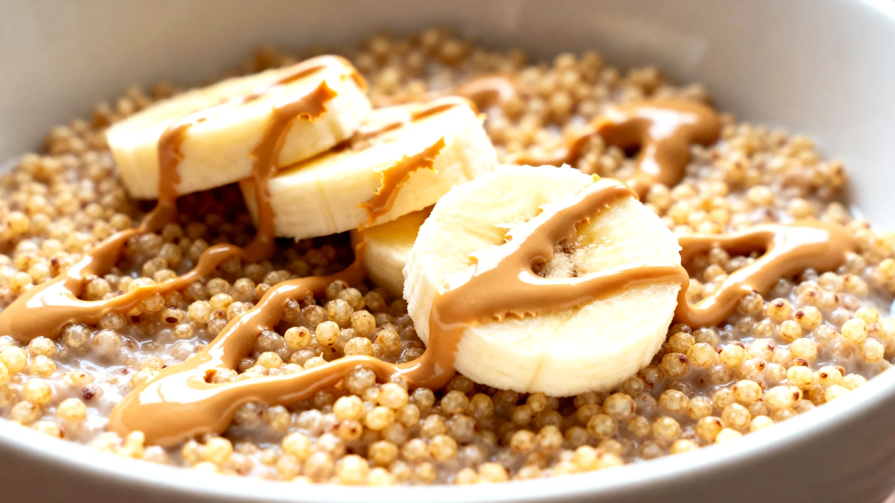 Amaranto soffiato con banana e burro di mandorle"
